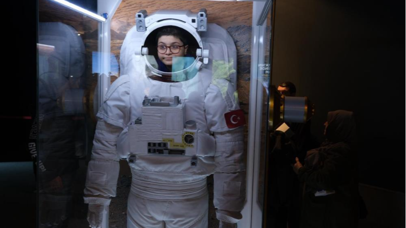 Bursa'da özel öğrenciler uzay ve bilimle iç içe!