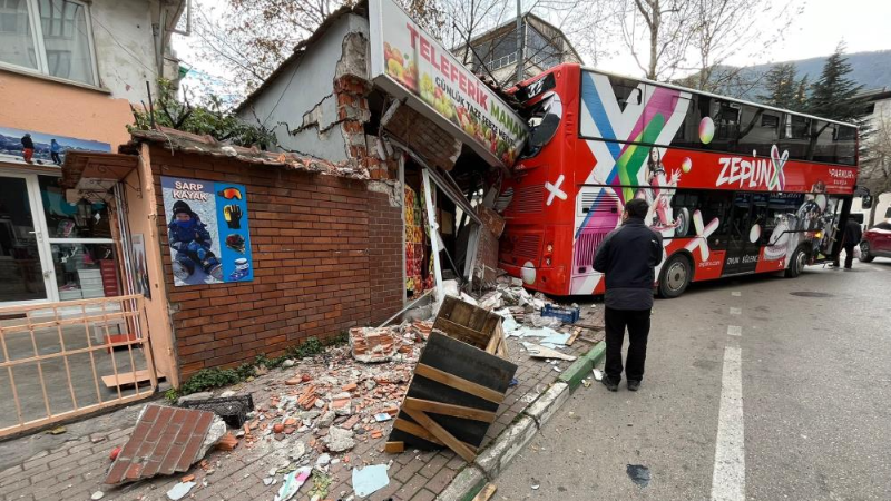 Bursa'da şans eseri bu kazada yaralanan olmadı!