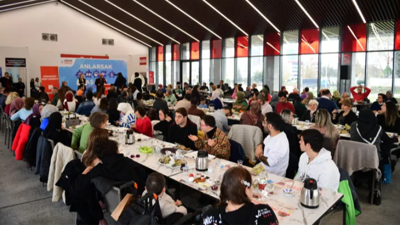 Bursa Osmangazi’de engelli bireyler ve aileleri kahvaltıda buluştu