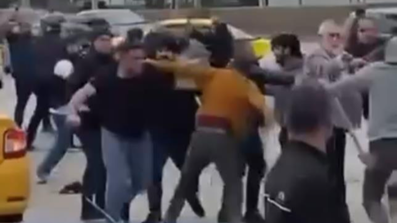 Bursa'da yumruklar, sopalar, kasklar havada uçuştu!