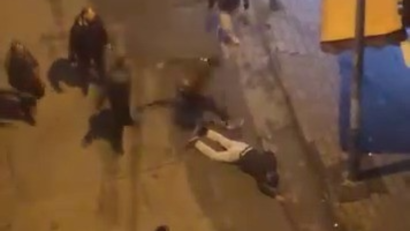 Bursa'da olaylı gece; Böyle tekmelediler...