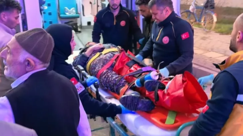 Bursa'da motosiklet kadına çarptı: 2 yaralı