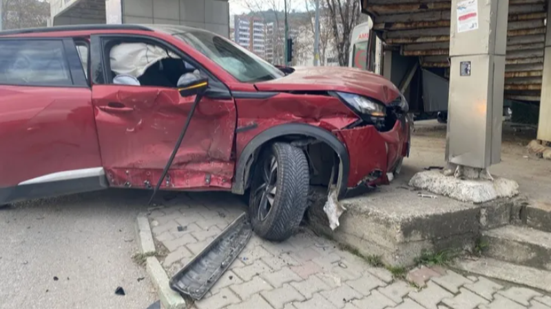 Bursa'da feci kaza: 5 kişi yaralandı