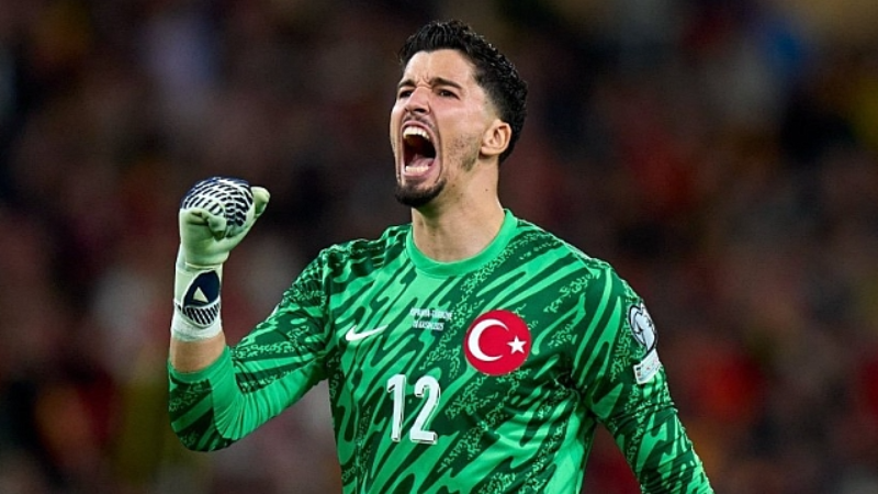 Altay Bayındır Beşiktaş yolunda!